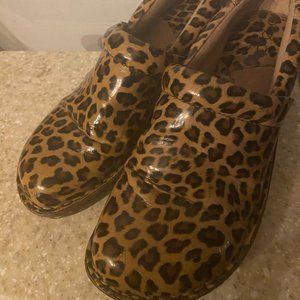 BOC Born Concept PEGGY LEOPARD  Clog Professional Comfort Shoes Size 7.5